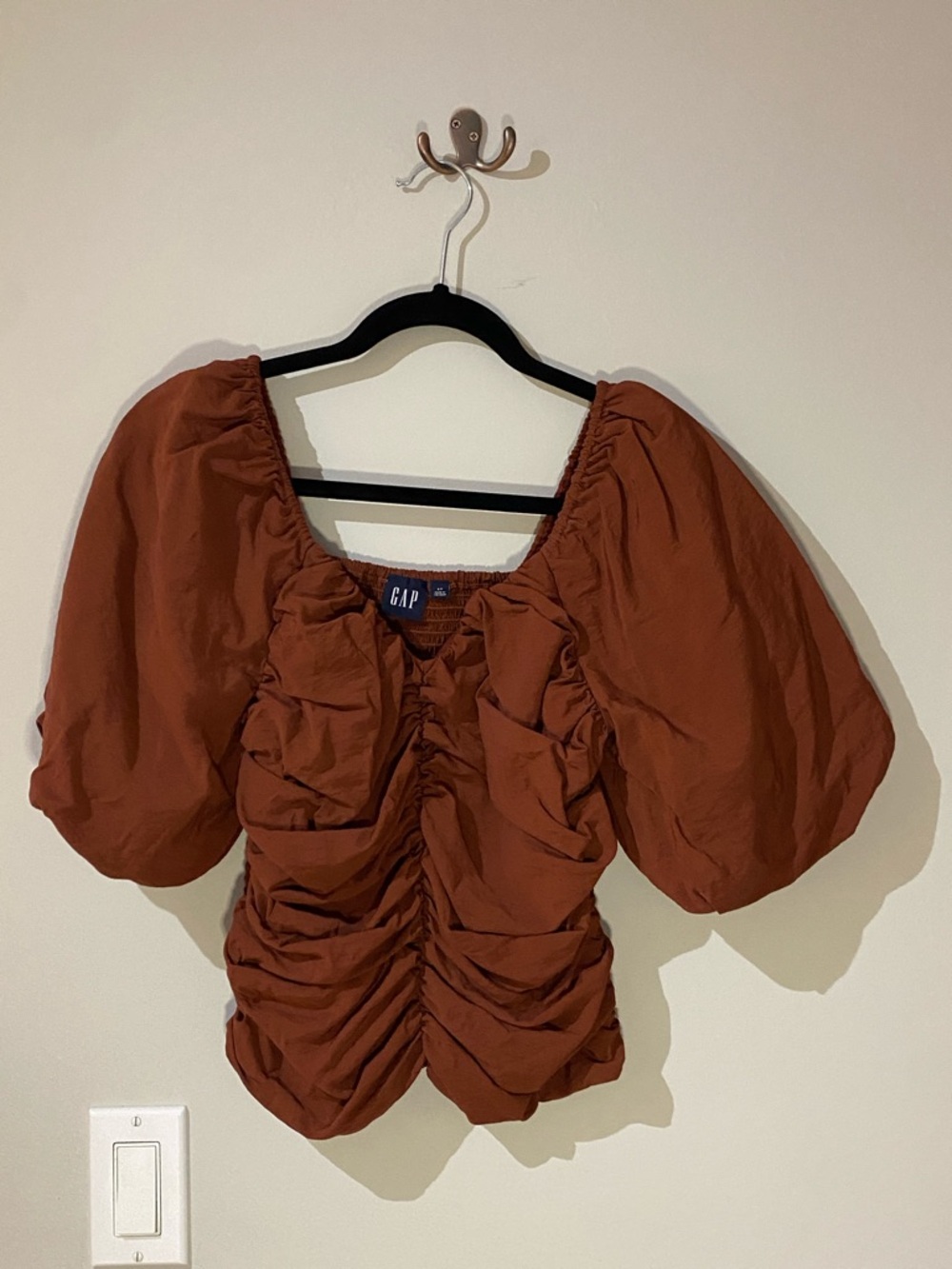 GAP Women's Rust Puff-Sleeve Ruched Blouse